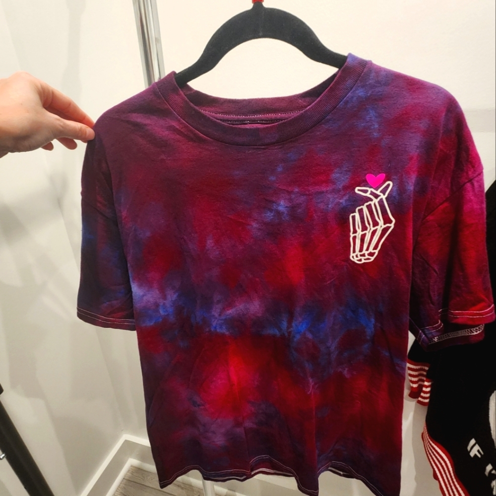 Tie Dye Skull Hand Heart Tshirt NWOT